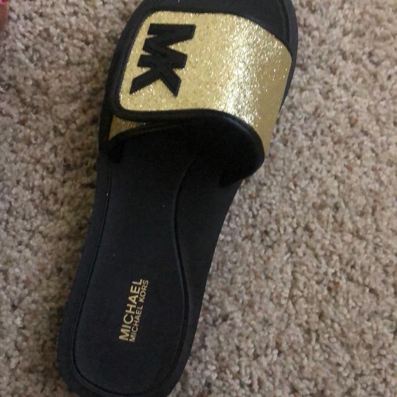 Micheal Kor slides - Picture 2 of 3